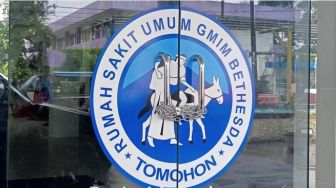 Pintu Utama Rumah Sakit Umum GMIM Bethesda Tomohon Disegel Pakai Rantai