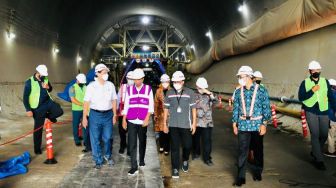 Tinjau Terowongan Dua Proyek Kereta Cepat Jakarta Bandung di Purwakarta, Jokowi: Harapan Kita akan Mengurangi Kemacetan