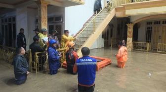 Banjir Luapan Sungai Kalijompo Merendam Rumah Bupati Jember Hendy Siswanto, 29 KK Mengungsi