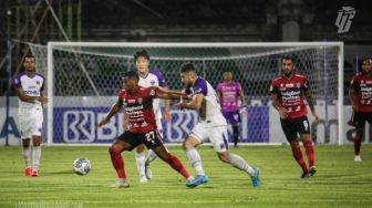 Dua Gol Telat ke Gawang Persita Bawa Bali United Geser Persib di Klasemen BRI Liga 1