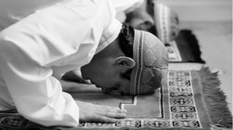 Bacaan Doa Sujud Lengkap dengan Jenis-jenisnya dari Sujud Tilawah, Sujud Sahwi hingga Sujud Syukur