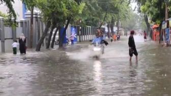 Hujan Deras, Kawasan Pisangan Timur Jakarta Timur Tergenang Banjir