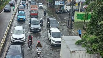 Jalan Gunung Sahari Banjir, Lalin ke Pasar Senen Macet