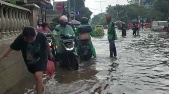 Jalan Tanjung Duren Jakarta Barat Tergenang Banjir, 1 Mobil Pompa Dikerahkan