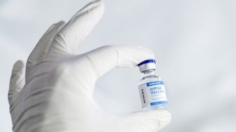 Gunakan Pfizer, Ribuan Pegawai dan Pensiunan UGM Ikut Vaksinasi Booster