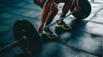 Mengintip Olahraga Weight Training untuk Memperkuat Otot dan Daya Tahan Tubuh