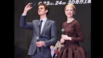 Bohong Soal Spider-Man: No Way Home, Andrew Garfield Ternyata Juga Diinterogasi Emma Stone