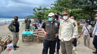 Bupati Sukabumi Soroti Adanya Sampah yang Berserakan di Kawasan Wisata Pantai Selatan