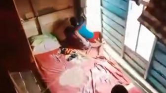 Kocak, Dua Bocah Berkelahi Hingga Sebabkan Dinding Rumah Ambruk