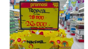 Harga Minyak Goreng Turun Rp14.000 per Liter, Emak-emak di Palembang Serbu Minimarket