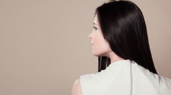 5 Cara Mengatasi Rambut Rontok di Rumah, Bisa Pakai Bahan Alami dan Sederhana Ini
