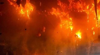 Viral Kebakaran di Rumah Makan Soto Ayam Cak Har Surabaya, Diduga Korsleting Listrik