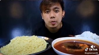 Siap-Siap Mau Mukbang Mi Instan, Lelaki Ini Malah Alami Kejadian yang Bikin Ngenes