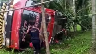 Mobil Damkar Kabupaten Agam Terguling di Kebun Sawit, 4 Petugas Luka-luka