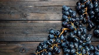 5 Manfaat Anggur Hitam, Wanita Mendapat Lebih Banyak Keuntungan