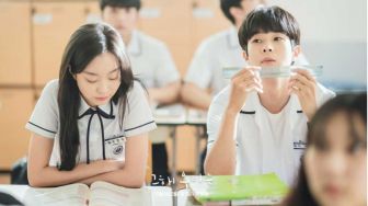 Our Beloved Summer Tamat, Choi Woo Shik Jadikan 'Choi Ung' Panutan dalam Berpacaran