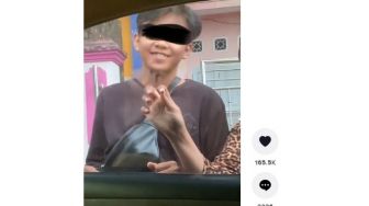 Pasangan Bucin Gambar Hati di Kaca Mobil Orang Lain, Nggak Sadar Pemiliknya Lagi Nontonin