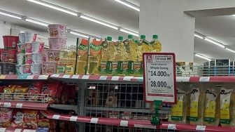 Minyak Goreng Rp 14 Ribu Masih Tersedia di Minimarket Lenteng Agung, Kasir: Kemarin Banyak Banget yang Beli