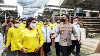 18 Warga Papua Belajar Pengembangan Ternak Ayam Petelur di Karanganyar