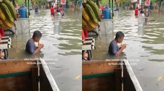 Viral Bocah Asyik Nyruput Mie Meski Tubuh Terendam Banjir, 'Aku Sudah Melakukan yang Terbaik'
