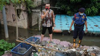 Sumur Resapan Anies Gagal Total Atasi Banjir, Legislator DKI Kenneth: Ratusan Miliar Uang Rakyat Terbuang