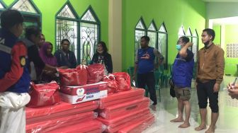 Dinsos Dan BPBD Sulsel Salurkan Bantuan Korban Banjir di Katimbang dan Manggala