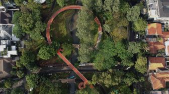 Foto udara revitalisasi Taman Tebet menjadi Tebet Eco Garden di Jalan Tebet Timur Raya, Jakarta, Jumat (21/1/2022). [Suara.com/Angga Budhiyanto]