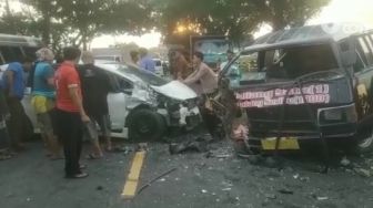 Adu Banteng Honda Jazz Vs L300 di Sampang Akibatkan 8 Orang Korban