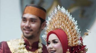 5 Fakta Istri Achmad Megantara yang Enam Tahun Lebih Muda