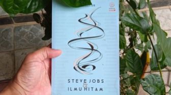 Ulasan Buku Steve Jobs dan Ilmu Hitam, Selektif Memilih Teman!