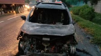 Kap Mesin Berasap, Ford Titanium Terbakar di Tol Tangerang-Merak