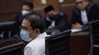 Terdakwa Azis Syamsuddin menjalani sidang tuntutan kasus suap kepada mantan penyidik KPK AKP Stepanus Robin Pattuju di Pengadilan Tipikor, Jakarta, Senin (24/1/2022). ANTARA FOTO/Sigid Kurniawan
