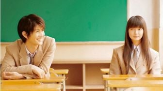 Kimi Ni Todoke: Saat Cowok Super Keren di Sekolah Mengagumi Cewek Biasa