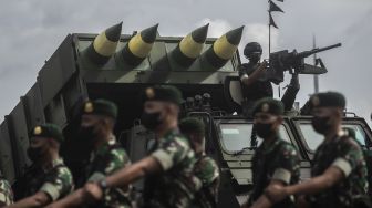 Prajurit TNI AD mengikuti Apel Gelar Pasukan Jajaran TNI Angkatan Darat (AD) Wilayah Jabodetabek di Lapangan Monas, Jakarta, Selasa (25/1/2022). [ANTARA FOTO/Aprillio Akbar]