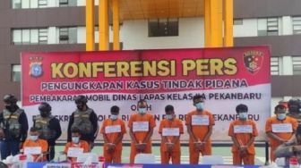 8 Pembakar Mobil Dinas Lapas Pekanbaru Diringkus, 2 Pelaku Ditembak