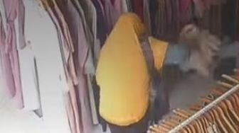 Komplotan Emak-emak Kompak Curi Baju di Butik di Lumajang, Aksinya Terekam CCTV