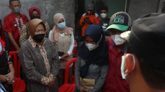 Serahkan Santunan Korban Longsor Kota Semarang, Mensos Risma Minta Masyarakat Waspada