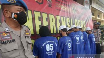 Viral Enam Pelajar SMP di Cirebon Acungkan Senjata Tajam, Begini Nasibnya Sekarang