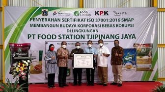 Food Station Tjipinang Jaya Raih Sertifikat SMAP