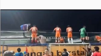 Warga Vs Tim Sepak Bola Tawuran di Lapangan Ingub Muara Angke karena WC Umum, Satu Korban Luka-luka dan Gigi Rontok