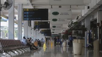 Suasana di Bandara Halim Perdanakusuma, Jakarta, Rabu (26/1/2022). [Suara.com/Angga Budhiyanto]