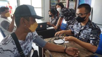 Tangkal Varian Baru Covid-19, Lantamal IX Konsisten Vaksin Warga Maluku