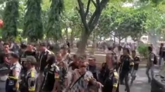 Video Detik-detik Aksi Demo GMBI di Bandung Berujung Ricuh