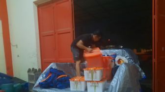 Plt Gubernur Sulsel Salurkan Bantuan Untuk Dua Titik Kebakaran di Bantaeng
