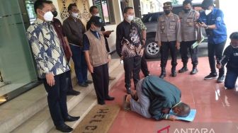 Tak Cuma Bebas dari Ancaman Penjara, Mantan Guru Honorer di Garut Dapat Bantuan dari Dinas Pendidikan