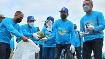 Menteri Kelautan dan Perikanan Dorong Pelestarian Ekosistem Laut, Pantai Parangkusumo Jadi Contoh Program Bersih Laut