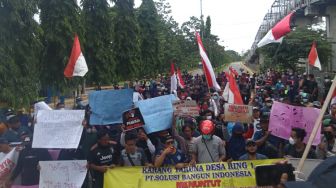 Ratusan Anggota Karang Taruna Enam Desa di Tuban Geruduk PT SBI, Minta Jatah Tenaga Kerja Lokal