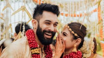 Gaya 7 Seleb Bollywood Rayakan Valentine Pertama Sebagai Suami Istri, Mesra Abis!