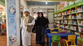 Guru Jaro Terkesan Koleksi Buku Alim Ulama Banua di Perpustakaan Palnam