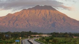 Pendaki Asal Jakarta Meninggal di Gunung Merbabu, Sempat Tak Bisa Bernapas saat Jatuh